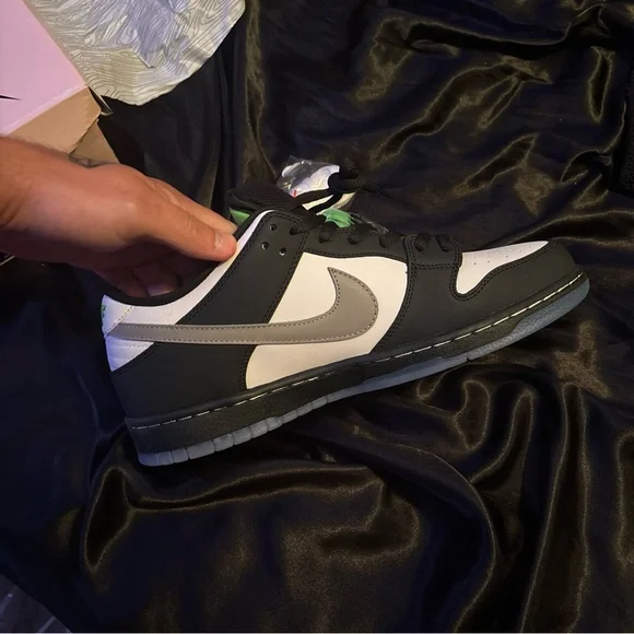 Sb dunk staple pidgin 2019 new in og pink box.
